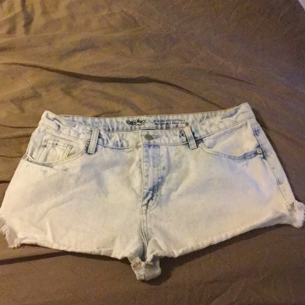 ✨3 FOR $10 SALE ITEM✨ Mossimo Short Shorts